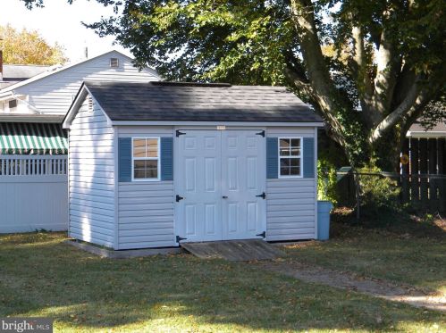 60 Holly Dr, West Deptford NJ  08096-3317 exterior