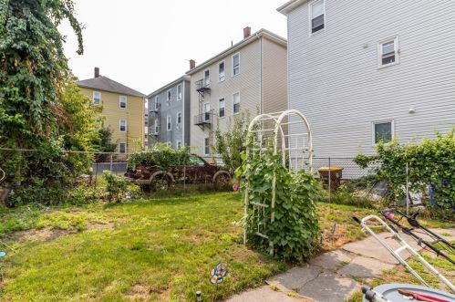 50 Beacon St, Fall River MA 02724-1534 exterior