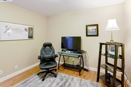 1476 Regent Dr, San Leandro CA 94577-5323 exterior