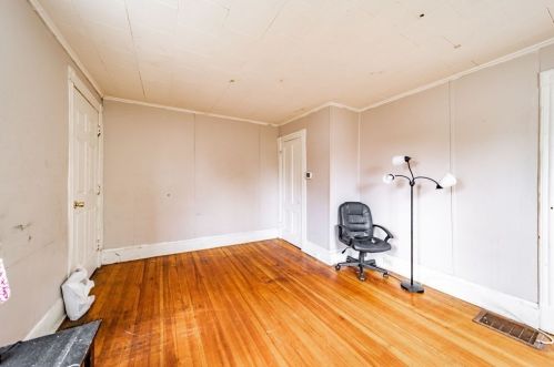 11 Sycamore St, Montgomery MA 01085-3215 exterior