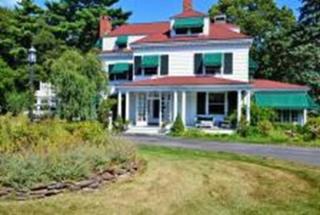 1015 Brook Rd, Milton MA  02186-4114 exterior