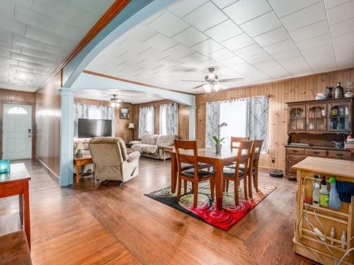 175 Middle Rd, New Bedford MA 02743-2016 exterior