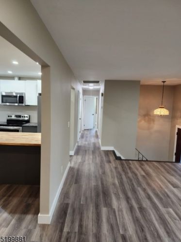 19 Juniper Ter, Skyline Lakes NJ  07456-2606 exterior