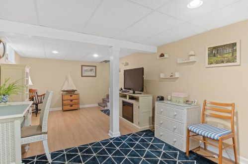 2 Uncle Zlotis Rd, Chatham MA 02633-1595 exterior