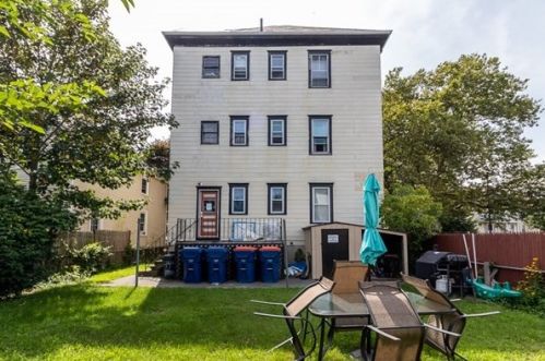 444 Brock Ave, New Bedford MA 02744-1437 exterior