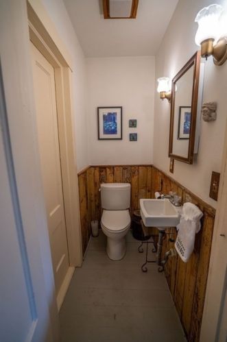 77 Mcclellan St, Amherst MA 01002-2012 exterior