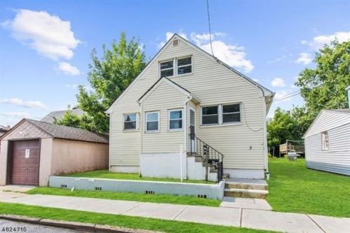 3 Jeanette St, Carteret, NJ 07008-3109