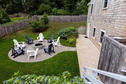 74 Ellis St, Chatham MA  02633-1881 exterior