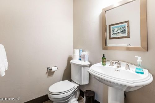 1390 Mdw Loop Rd, Park City UT 84098-5945 exterior