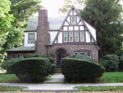 18 Brackett Rd, Newton, MA 02458-2612