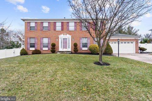 850 Hunters Dr, West Deptford, NJ 08096-6658