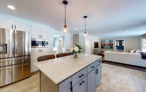 11 Colonial Dr, Shrewsbury MA  01545-1520 exterior