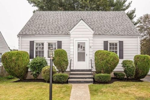 62 Forest St, Peabody, MA 01960-4134