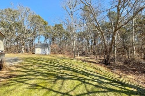 3 Bassett Wood Rd, Harwich MA 02645-2470 exterior