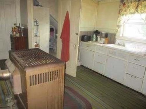 24 Cedar St, New Bedford MA 02740-3908 exterior