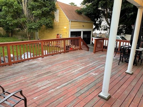 834 Eastern Ave, Fall River MA 02720-7415 exterior