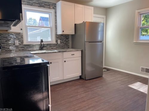 31 Skyline Lake Dr, Skyline Lakes NJ  07456-1943 exterior