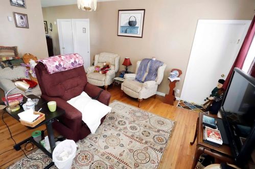 10 Viall St, New Bedford MA 02744-2505 exterior