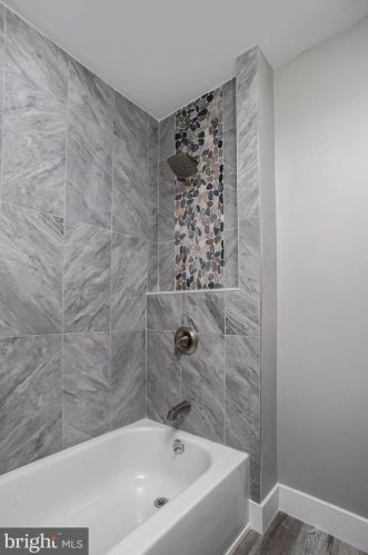 4 Willowwood Ct, Columbus NJ  08022-1025 exterior