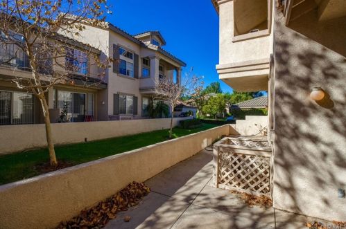 8070 Treeview Ct, Anaheim CA 92808-1553 exterior