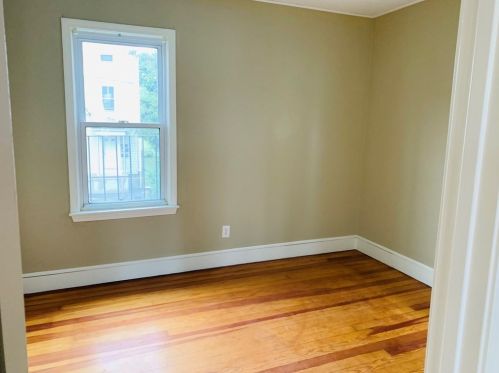 274 Cambridge St, Fall River MA 02721-2604 exterior