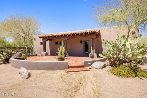 2020 Bethany Home Rd, Phoenix AZ 85014-2434 exterior