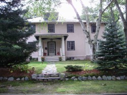 8 White Oak Rd, Newton, MA 02468-1323