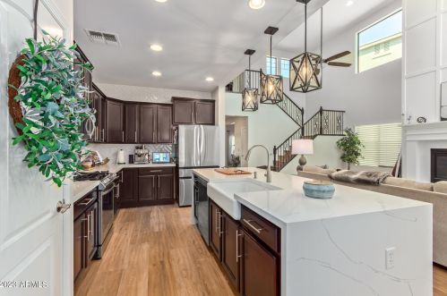 1646 Blaylock Dr, Phoenix AZ 85085-6323 exterior