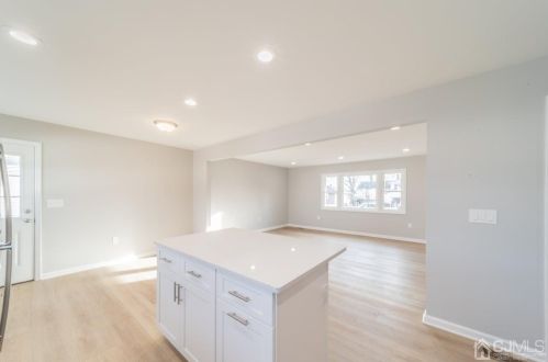 4 Charlotte St, Carteret NJ  07008-2321 exterior