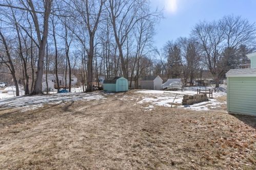 83 Litchfield Ave, Dracut MA 01826-2565 exterior