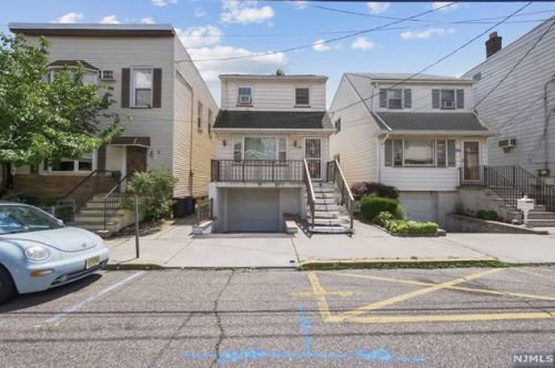 150 Devon Ter, Kearny, NJ 07032-3332