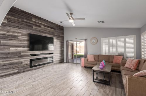 2310 Bent Tree Dr, Phoenix AZ  85085-4771 exterior