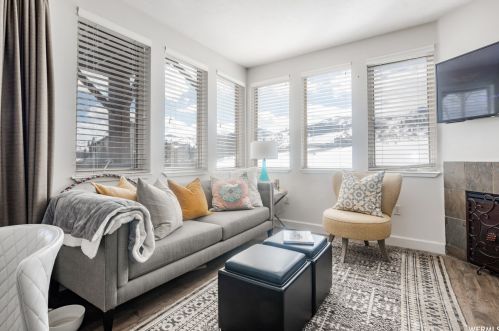 6605 2200, Park City, UT 84098-8220