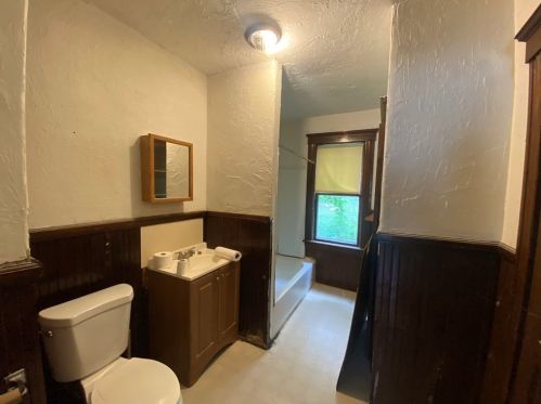 7 Kendall St, Worcester MA 01605-2715 exterior