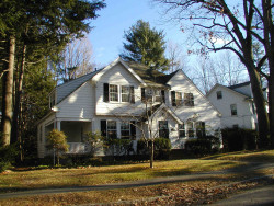 92 Varick Rd, Newton, MA 02468-1321