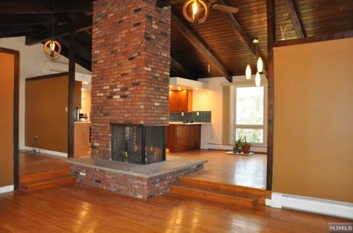 107 Cupsaw Dr, Skyline Lakes NJ  07456-2300 exterior