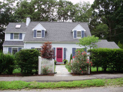 21 Grayson Ln, Newton, MA 02462-1020