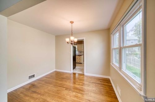 111 6th St, Cresskill NJ  07626-2003 exterior