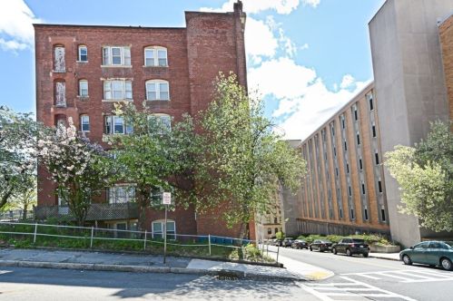 18 Walnut St, Worcester MA 01608-1539 exterior