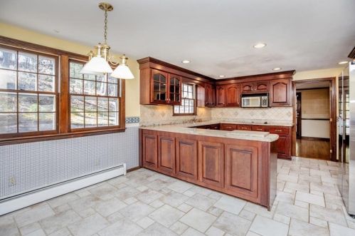 97 Hl St, Topsfield MA 01983-2410 exterior