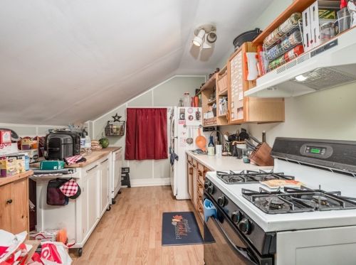 175 Middle Rd, New Bedford MA 02743-2016 exterior