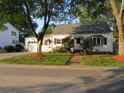 77 Hazel St, Methuen, MA 01844-3401