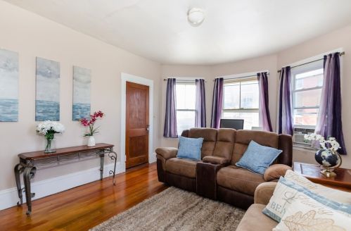 18 Mott St, New Bedford MA 02744-2307 exterior