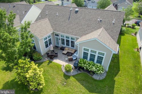 19 Ambrose Dr, Columbus NJ  08022-2305 exterior