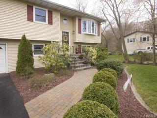 95 Sutton Park Rd, Poughkeepsie, NY 12603-5637