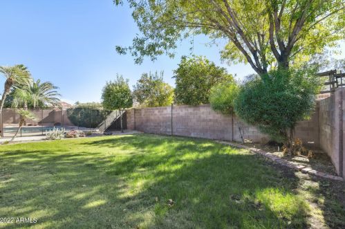 807 Country Gables Dr, Phoenix AZ  85022-3711 exterior
