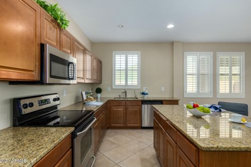 1668 Cielo Grande Ave, Phoenix AZ 85024-7554 exterior