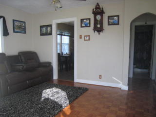 1007 Berry Blvd, Louisville, KY 40215-2756