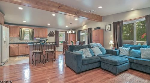 72 High Mtn Rd, Skyline Lakes NJ 07456-2510 exterior