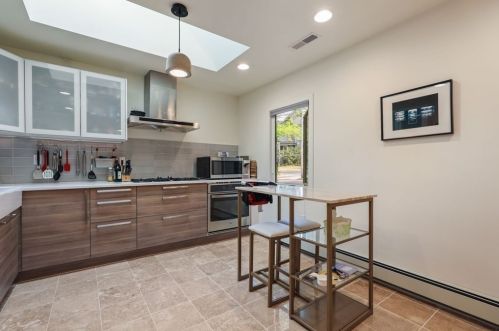 51 Gln Ave, Newton MA 02459-2048 exterior